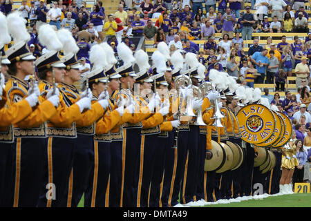 Die '' goldene Band aus Tigerland'' nimmt das Feld vor dem Samstagabend Wettbewerb zwischen der Universität von Lafayette, Louisiana und LSU im Tiger Stadium.  LSU würde das Spiel 31-3 zu gewinnen. (Kredit-Bild: © Stacy Revere/Southcreek Global/ZUMApress.com) Stockfoto