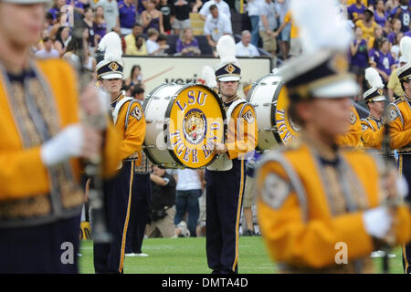 Die LSU-Band nimmt das Feld vor dem Samstagabend Wettbewerb zwischen der Universität von Lafayette, Louisiana und LSU im Tiger Stadium.  LSU würde das Spiel 31-3 zu gewinnen. (Kredit-Bild: © Stacy Revere/Southcreek Global/ZUMApress.com) Stockfoto