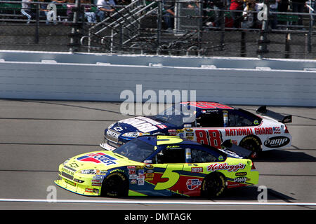 NASCAR Sprint Cup Series Treiber Mark Martin #5 und Dale Earnhardt Jr. #88 während der Preis Chopper 400 Sonntag auf dem Kansas Speedway in Kansas City, KS. (Kredit-Bild: © Jakob Paulsen/Southcreek Global/ZUMApress.com) Stockfoto