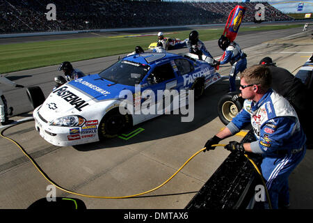 Bundesweite Serie Fahrer Scott Wimmer #5 macht einen Boxenstopp während der Kansas Lottery 300 Samstag auf dem Kansas Speedway in Kansas City, KS. (Kredit-Bild: © Jakob Paulsen/Southcreek Global/ZUMApress.com) Stockfoto