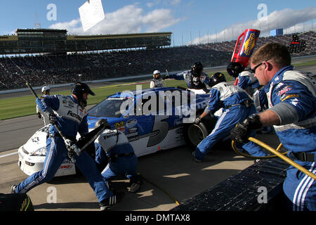 Bundesweite Serie Fahrer Scott Wimmer #5 macht einen Boxenstopp während der Kansas Lottery 300 Samstag auf dem Kansas Speedway in Kansas City, KS. (Kredit-Bild: © Jakob Paulsen/Southcreek Global/ZUMApress.com) Stockfoto