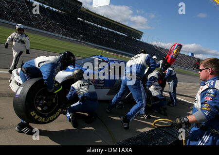 Bundesweite Serie Fahrer Scott Wimmer #5 macht einen Boxenstopp während der Kansas Lottery 300 Samstag auf dem Kansas Speedway in Kansas City, KS. (Kredit-Bild: © Jakob Paulsen/Southcreek Global/ZUMApress.com) Stockfoto