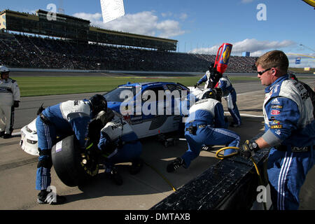 Bundesweite Serie Fahrer Scott Wimmer #5 macht einen Boxenstopp während der Kansas Lottery 300 Samstag auf dem Kansas Speedway in Kansas City, KS. (Kredit-Bild: © Jakob Paulsen/Southcreek Global/ZUMApress.com) Stockfoto