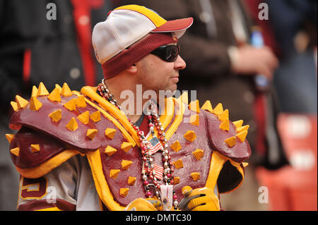 18. Oktober 2009: Kansas City Chiefs in Washington Redskins... FedExField Stadion vor NFL-Spiel zwischen den Kansas City Chiefs und den Washington Redskins. Skins-Fan vor dem Spiel. (Kredit-Bild: © Roland Pintilie/Southcreek Global/ZUMApress.com) Stockfoto