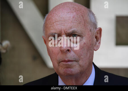 Außerhalb Sydney Polizei Zentrum, Goulburn Street, Sydney, Sydney, NSW, Australien. 17. Dezember 2013. Michael Lonie, New South Wales State Director National Retail Association spricht zu den Medien über die Operation Lightfingers. Offiziere in Redfern Region Durchsetzung Kader, unterstützt von der Polizei aus Sydney City, Leichhardt und östlichen Vororten lokalen Bereich Befehle, befestigt arbeitete in Verbindung mit Verlust Prävention Personal aus einer Reihe von Kaufhäusern und gezielte systematische Eigentum Diebstahl. Bildnachweis: Richard Milnes/Alamy Live-Nachrichten Stockfoto