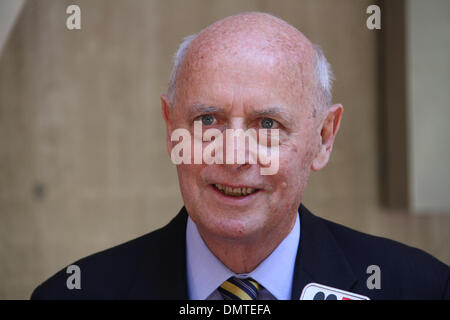 Außerhalb Sydney Polizei Zentrum, Goulburn Street, Sydney, Sydney, NSW, Australien. 17. Dezember 2013. Michael Lonie, New South Wales State Director National Retail Association spricht zu den Medien über die Operation Lightfingers. Offiziere in Redfern Region Durchsetzung Kader, unterstützt von der Polizei aus Sydney City, Leichhardt und östlichen Vororten lokalen Bereich Befehle, befestigt arbeitete in Verbindung mit Verlust Prävention Personal aus einer Reihe von Kaufhäusern und gezielte systematische Eigentum Diebstahl. Bildnachweis: Richard Milnes/Alamy Live-Nachrichten Stockfoto