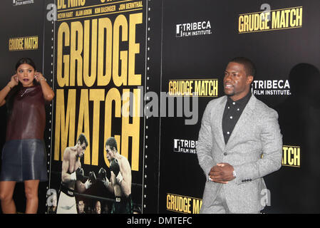 New York, New York, USA. 16. Dezember 2013. Model ENIKO PARRISH und Schauspieler KEVIN HART besuchen die Weltpremiere von "Grudge Match" im Ziegfeld Theater statt. Bildnachweis: Nancy Kaszerman/ZUMAPRESS.com/Alamy Live-Nachrichten Stockfoto