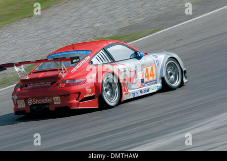 Die Flying Lizard GT2 Porsche Rennen rund um die Strecke in Mosport Park, Bowmanville, Ontario. (Kredit-Bild: © Terry Ting/Southcreek Global/ZUMApress.com) Stockfoto