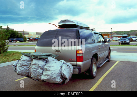 GMC Familienauto / SUV-Fahrzeug gepackt für einen Sommerurlaub und Road Trip, Nordamerika Stockfoto