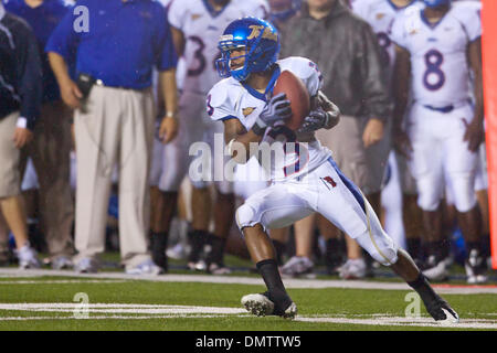 Brian Moore (#3) von der Tulsa Golden Hurricane sammelt einen weiten kurzen Pass Zwecken erst nach unten.  Tulsa Golden Hurricane besiegt die Reis-Eulen 27-10 um Rice Stadium in Houston, Texas. (Kredit-Bild: © Anthony Vasser/Southcreek Global/ZUMApress.com) Stockfoto