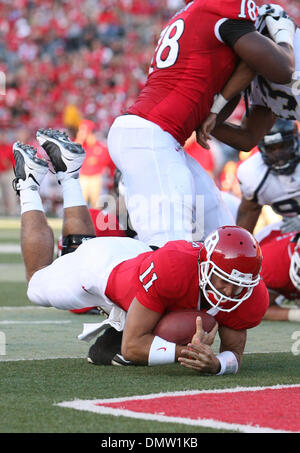 19. September 2009 - Piscataway, New Jersey, USA - 19. September 2009; Piscataway, New Jersey: Florida International Golden Panthers an der Rutgers Scarlet Knights-Fußball.  Rutgers Cornerback Logan Ryan (11) taucht in die Endzone für den einzigen Touchdown in der ersten Hälfte. (Kredit-Bild: © Southcreek Global/ZUMApress.com) Stockfoto