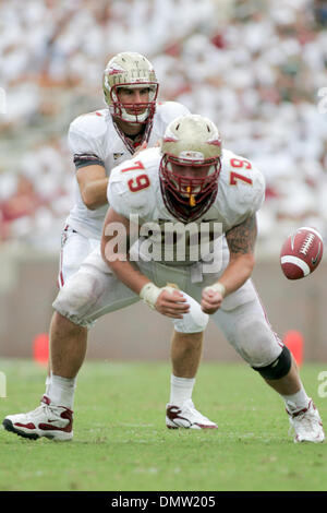 26. September 2009 - Tallahassee, Florida, USA - 26. September 2009: Florida State Quarterback Christian Ponder (7) hält seine Augen auf ein Kinderspiel im zweiten Quartal. Die University of South Florida Bulls gewann 17-7 in diesem Mittag Spiel im Doak S. Campbell Stadium in Tallahassee, FL. (Credit-Bild: © Southcreek Global/ZUMApress.com) Stockfoto