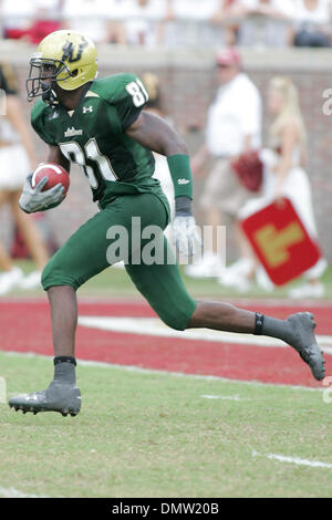 26. September 2009 - Tallahassee, Florida, USA - 26. September 2009: South Florida Wide Receiver Dontavia Bogan (81) gibt einen Kick im dritten Quartal zurück. Die University of South Florida Bulls gewann 17-7 in diesem Mittag Spiel im Doak S. Campbell Stadium in Tallahassee, FL. (Credit-Bild: © Southcreek Global/ZUMApress.com) Stockfoto
