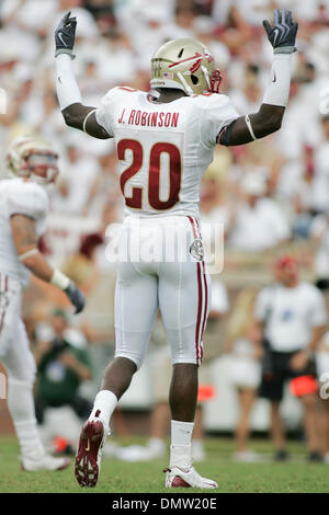 26. September 2009 - Tallahassee, Florida, USA - 26. September 2009: Florida State Sicherheit Jamie Robinson (20) pumpt das Publikum während des dritten Quartals. Die University of South Florida Bulls gewann 17-7 in diesem Mittag Spiel im Doak S. Campbell Stadium in Tallahassee, FL. (Credit-Bild: © Southcreek Global/ZUMApress.com) Stockfoto