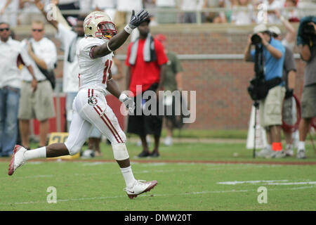 26. September 2009 - Tallahassee, Florida, USA - 26. September 2009: Florida State Cornerback Ochucko Jenije (15) feiert nach dem vornehmen einer Interception im dritten Quartal. Die University of South Florida Bulls gewann 17-7 in diesem Mittag Spiel im Doak S. Campbell Stadium in Tallahassee, FL. (Credit-Bild: © Southcreek Global/ZUMApress.com) Stockfoto