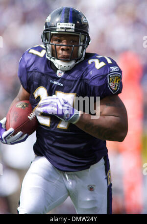 27. September 2009 - Baltimore, Maryland, USA - 27. September 2009: Baltimore Ravens Ray Rice #27 bei den Baltimore Ravens Vs Cleveland Browns Spiel im M & T Bank Stadium in Baltimore, Maryland, in dem die Raben gewann 34-3 3-0 in der Saison 2009 zu gehen. (Kredit-Bild: © Southcreek Global/ZUMApress.com) Stockfoto