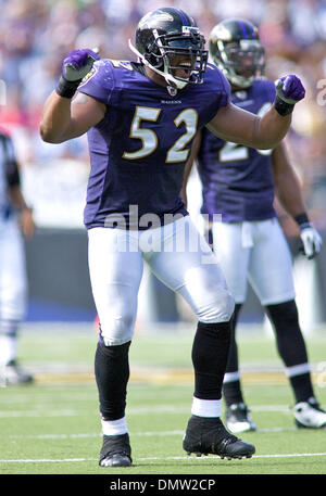 27. September 2009 - Baltimore, Maryland, USA - 27. September 2009: Baltimore Ravens Ray Lewis #52 bei den Baltimore Ravens Vs Cleveland Browns Spiel im M & T Bank Stadium in Baltimore, Maryland, in dem die Raben gewann 34-3 3-0 in der Saison 2009 zu gehen. (Kredit-Bild: © Southcreek Global/ZUMApress.com) Stockfoto