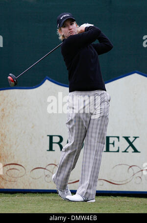 19. November 2009 - Richmond, Texas, USA - 19. November 2009: Karrie Webb abschlägt aus dem zehnten Loch für die erste Runde der LPGA Tour Championship im The Houstonian Golf and Country Club in Richmond, Texas statt. Obligatorische Credit: Diana L. Porter / Southcreek Global (Kredit-Bild: © Southcreek Global/ZUMApress.com) Stockfoto