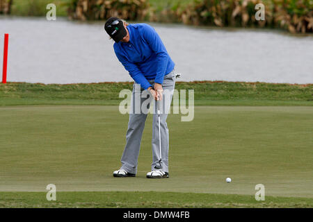 19. November 2009 - Richmond, Texas, USA - 19. November 2009: Ashli Bunch Putts auf das 16. Loch während der ersten Runde der LPGA Tour Championship im The Houstonian Golf and Country Club in Richmond, Texas statt. Obligatorische Credit: Diana L. Porter / Southcreek Global (Kredit-Bild: © Southcreek Global/ZUMApress.com) Stockfoto