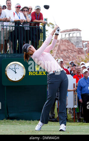 19. November 2009 - Richmond, Texas, USA - 19. November 2009: Mishelle Wie Abschlag von der ersten Bohrung für die erste Runde der LPGA Tour Championship im The Houstonian Golf and Country Club in Richmond, Texas statt. Obligatorische Credit: Diana L. Porter / Southcreek Global (Kredit-Bild: © Southcreek Global/ZUMApress.com) Stockfoto