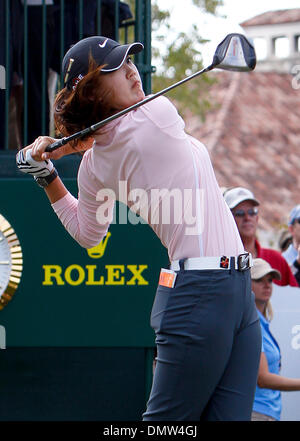 19. November 2009 - Richmond, Texas, USA - 19. November 2009: Mishelle Wie Abschlag von der ersten Bohrung für die erste Runde der LPGA Tour Championship im The Houstonian Golf and Country Club in Richmond, Texas statt. Obligatorische Credit: Diana L. Porter / Southcreek Global (Kredit-Bild: © Southcreek Global/ZUMApress.com) Stockfoto