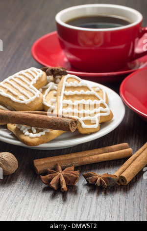 Zwei Tassen Kaffee mit Lebkuchen Stockfoto