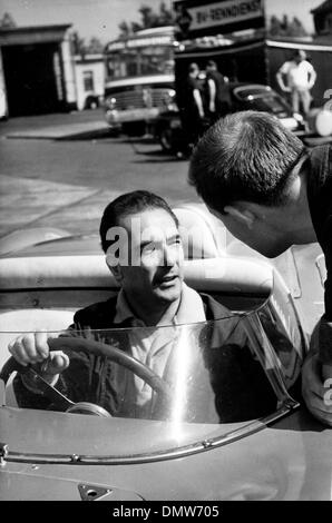 1. August 1959 - Berlin, Deutschland - Rennfahrer JEAN BEHRA (1921 – 1959) in seinem Auto während des Trainings vor dem Rennen, das sein Leben beendet.  (Kredit-Bild: © KEYSTONE Bilder USA/ZUMAPRESS.com) Stockfoto