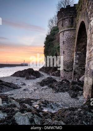 Meer Angeln Dorf von Looe an der südlichen Küste von Cornwall Stockfoto