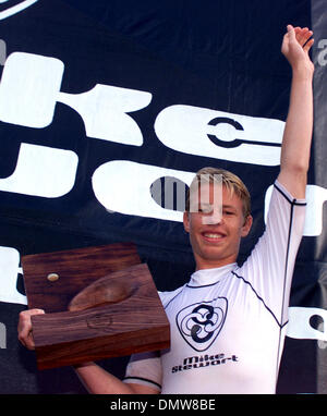 Andre Botha aus Durban, Südafrika, behielt seinen Weltmeistertitel Bodyboard durch die Mike Stewart International Pipeline Pro in Hawaii zu gewinnen. 18 yr Old gewann auch den WM-Titel und Morey World Champ. im vergangenen Jahr. 2. Platz war Ruben Quinones(Puerto Rico). Stockfoto