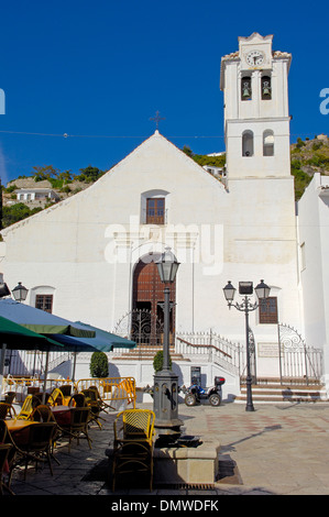 Kirche von San Antonio de Padua (17. Jahrhundert), Frigiliana. Berge Axarquia, Provinz Malaga. Costa Del Sol, Andalusien. Stockfoto