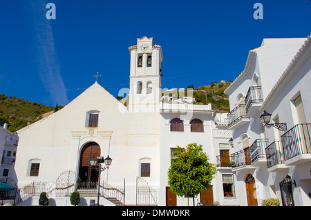 Kirche von San Antonio de Padua (17. Jahrhundert), Frigiliana. Berge Axarquia, Provinz Malaga. Costa Del Sol, Andalusien. Stockfoto