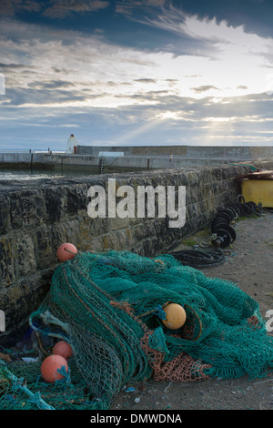 Pier Burghead arbeitenden Netze Moray Küste angeln Stockfoto