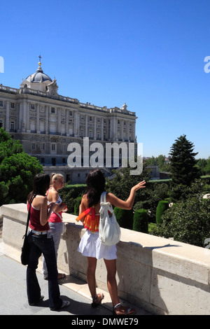 Blick von Sabatini Gärten, Palacio Real, Königspalast, Madrid, Spanien Stockfoto