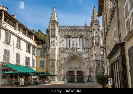 Schöne alte verzierte Stein gebaute Kirche in Avignon, Frankreich, Europa. Stockfoto