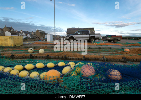 Pier Burghead arbeitenden Netze Moray Küste angeln Stockfoto