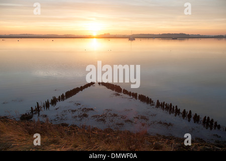 Winterliche Landschaft Fluss Deben bei Sonnenuntergang Ramsholt, Suffolk, England Stockfoto