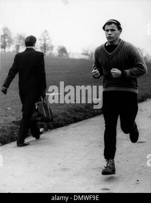 12. März 1962 - ist London, England, Vereinigtes Königreich - Kämpfer TERRY DOWNES eine britische Mittelgewichts-Box-Champion. Bild: Downes Züge für seine Titel Contest gegen Paul Pender.  (Kredit-Bild: © KEYSTONE Bilder USA/ZUMAPRESS.com) Stockfoto