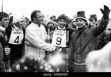 8. Februar 1968; Grenoble, Frankreich; (Von L-R) Die Österreicher MATT HUBER, das alte Olympia champion TONY SAILER, KARL SCHRANZ und die Franzosen gold Medaille Sieger des Wettbewerbs Spezialslalom JEAN CLAUDE KILLY. (Kredit-Bild: © KEYSTONE USA Bilder) Stockfoto