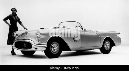 9. April 1949 - Flint, MI, USA Oldsmobile F-88 Sport Covertible advanced durch die 250-PS-Version des berühmten "Rocket" Motors, auf dem Display an der GM Motorama in metallic-Gold, während die Polsterung und Lenkrad sind in Schweinsleder abgedeckt. (Kredit-Bild: © KEYSTONE Bilder USA/ZUMAPRESS.com) Stockfoto