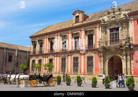 Palast des Erzbischofs in Plaza del Triunfo, Sevilla (Sevilla). Andalusien, Spanien Stockfoto