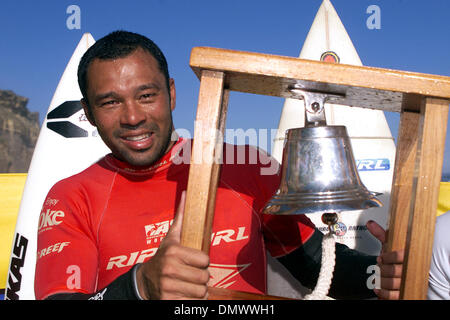 26. April 2000; Great Ocean Road, Australien; Aktuellen #1 Welt Surfer SUNNY GARCIA, 30, (Hawaii) hat Rücken an Rücken-Titel in den ersten 2 Veranstaltungen auf der ASP World Championship Tour (WCT) durch den Gewinn der brasilianischen Flavio Padaratz @ der Rip Curl Pro Surf Contest gewonnen. Stockfoto