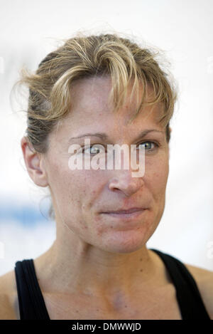 4. März 2001; West Palm Beach, FL, USA; Mary Chestolowski, Teilnehmer am Marathon der Palmenstrände Sonntag. Sie belegte den 5. Platz und war die erste lokale Finisher in vollen Marathon der Frauen. Stockfoto