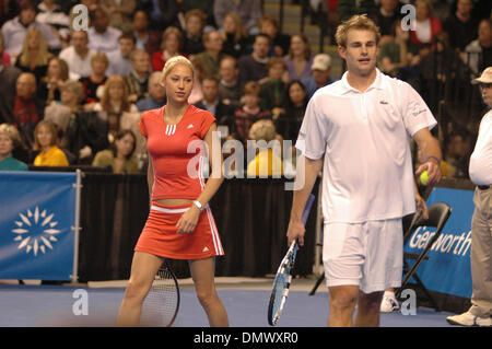 2. Dezember 2005; Richmond, VA, USA; ANDY RODDICK und ANNA KOURNIKOVA bei der Genworth Kinder Vorteil Tennis Classic in der Siegel-Mitte. Das Charity-Event angehoben $510.000 für benachteiligte Jugendliche. Obligatorische Credit: Foto von Tina Fultz/ZUMA Press. (©) Copyright 2005 von Tina Fultz Stockfoto