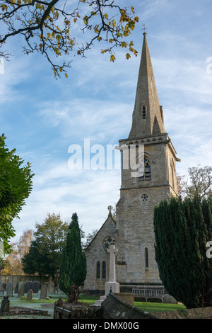 Die Kirche St Mary the Virgin in Lower Slaughter, einem Dorf in den Cotswolds UK Stockfoto