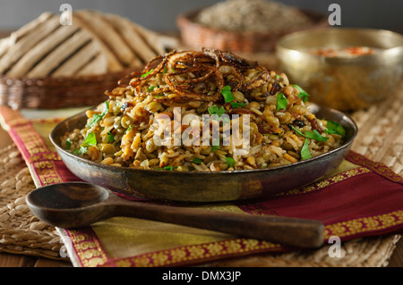 Mujadara. Reis und Linsen Gericht. Nahen Osten Essen Stockfoto