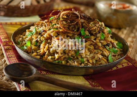 Mujadara. Reis und Linsen Gericht. Nahen Osten Essen Stockfoto