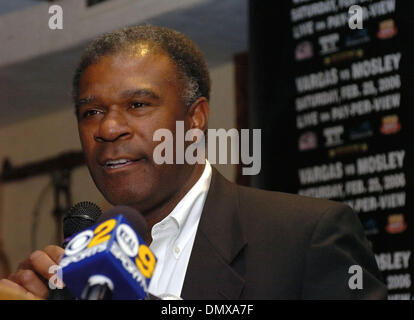 24. Januar 2006; Los Angeles, Kalifornien, USA; TONY WALKER, Präsident von HBO PPV spricht bei der Pressekonferenz für die bevorstehenden Junior Weltergewicht Kampf zwischen 'Sugar' Shane Mosley und "Wilder" Fernando Vargas am 25 Februar im The Mandalay Bay Hotel in Las Vegas. Obligatorische Credit: Foto von Rob DeLorenzo/ZUMA Press. (©) Copyright 2006 by Rob DeLorenzo Stockfoto