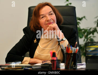 Neuen tschechischer Botschafter in Slowakei Livia Klausova spricht mit tschechischen Journalisten in ihrem Büro in Bratislava, Slowakei am 17. Dezember 2013. (CTK Foto/Jan Koller) Stockfoto