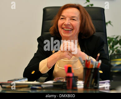 Neuen tschechischer Botschafter in Slowakei Livia Klausova spricht mit tschechischen Journalisten in ihrem Büro in Bratislava, Slowakei am 17. Dezember 2013. (CTK Foto/Jan Koller) Stockfoto