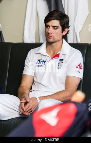 Alastair Cook Dreharbeiten für BSKYB Anzeige, Asche Cigarettenhülse Werbung für BSKYB auf Lords auf die 20.05.2013 gefilmt Stockfoto